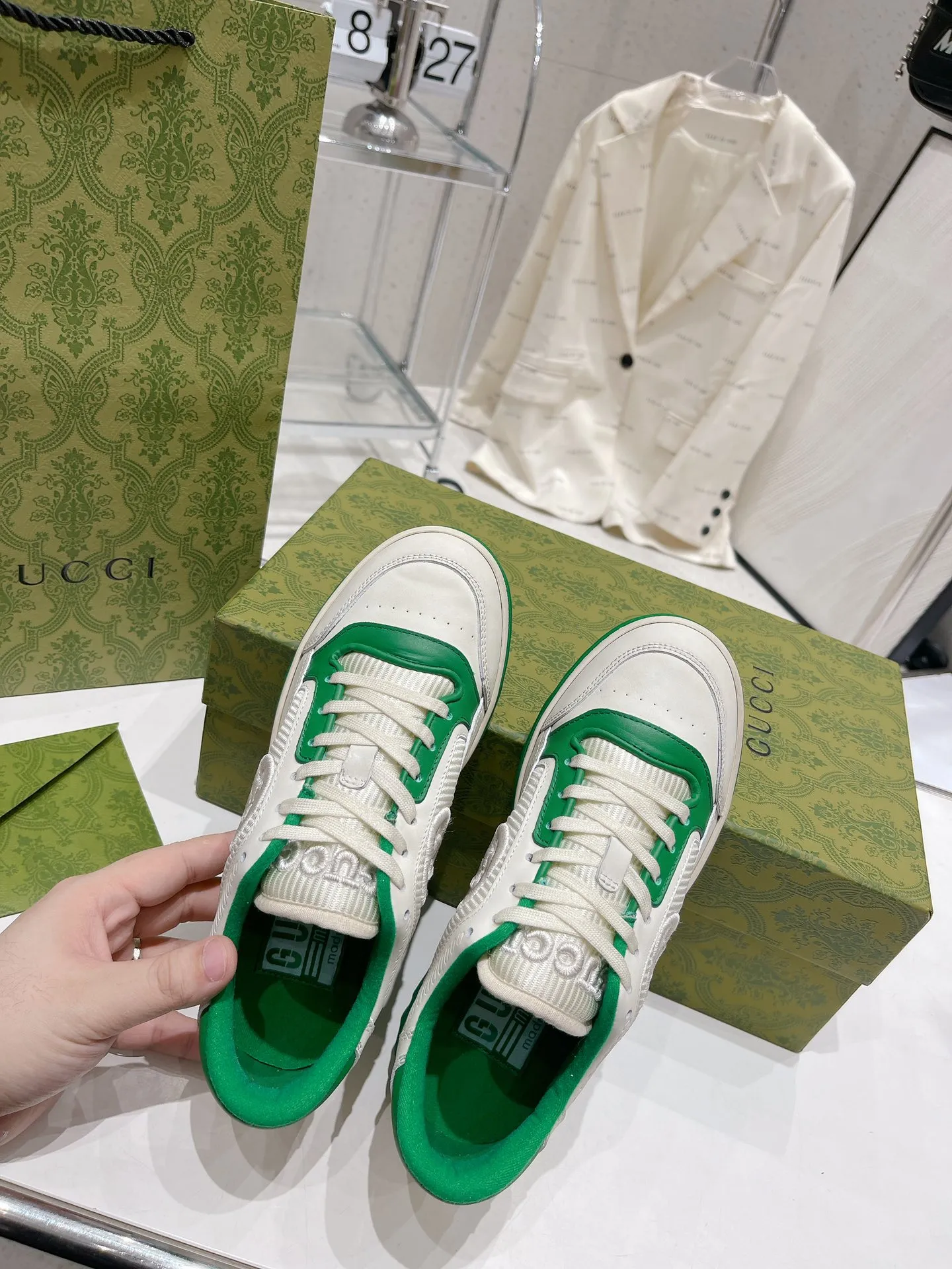 👟👟Ex-factory price 520👟👟 Gucci Gucci 2023 latest hot model MAC80 sneakers, couple style, casual, retro, old, dirty shoes, small dirty shoes, white shoes, original purchase, development, production, Gucci MAC80 new hot model series. The exquisite and compact interlocking double G logo romantically interprets the aesthetic concept of this series. Made of off-white leather, retro inspiration is cleverly integrated into the design of sports shoes, reinterpreting the brand logo. Fabric: Original custom imported first-layer cowhide. Lining: Original custom imported breathable mesh. Outsole: Original molded two-color TPU outsole. Sole thickness: 3CM. Size: Women's 35-40 / Men's 39-45.